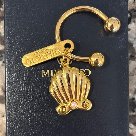 Mikimoto Gold Shell Keyring - Picture 2 of 2